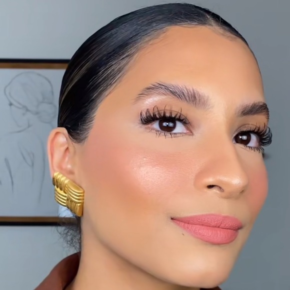 βοΈ RUNWAY HIT a MAC RETRO MATTE LIPSTICK. RETAIL $23. **NEW IN THE BOX. - Picture 6 of 13